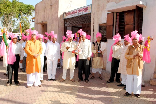 1st image description