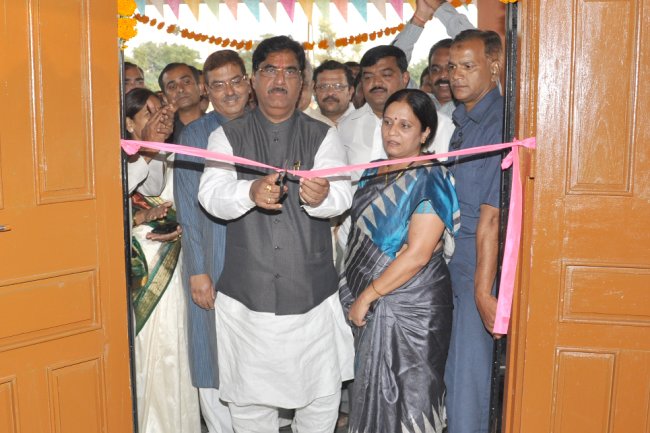 अशोका जॉगिंग ट्रॅक, कवी रवींद्रनाथ टागोर अभ्यासिका, जेष्ठ नागरिक सभागृहाच्या लोकार्पण सोहळ्या प्रसंगी भाजपा राष्ट्रीय नेते तथा मा.खा.गोपिनाथजी मुंडे साहेब व मा. खा. हरिश्चंद्र चव्हाण, मा.खा. प्रतापदादा सोनवणे यांच्या उपस्थितीत झाला. 