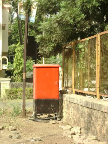 आपल्या वॉर्डच्या अनेक भागात पारंपारिक पद्धतीचे अतिशय जुनाट,मोडकळीस आलेले खांब होते त्यामुळे धोका निर्माण होतो म्हणून अद्ययावत भूमिगत केबलचे काम बऱ्याच भागात पूर्ण करून घेतले. वॉर्डच्या अनेक भागात ड्रेनेजची सोय नसल्यामुळे सांड पाण्याची विल्हेवाट योग्य प्रकारे केली जात नव्हती. त्यामुळे सगळीकडे दुर्गंधीचे साम्राज्य होते हे सर्व आरोग्याच्या दुर्ष्टीने घातक होते.