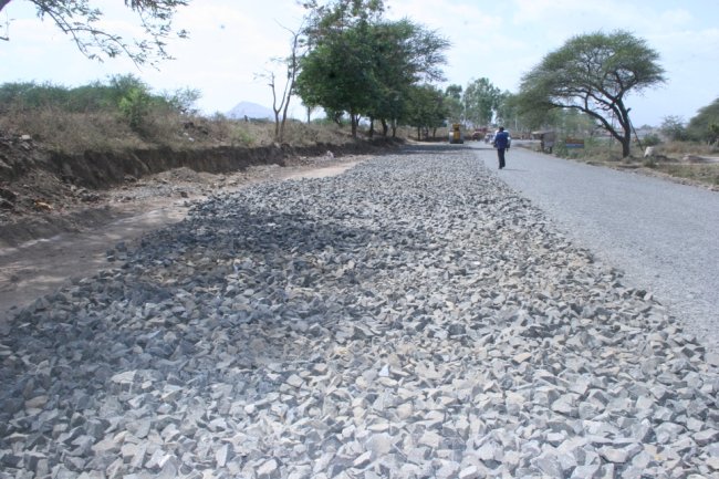 वॉर्डात ९०% खडीकरनाची कामे पूर्ण झालीत. तसेच खडीकरण झालेल्या रस्त्याचे त्वरित डांबरीकरण करून वॉर्डाच्या विकासात 	भर म्हणून १८ मी. कॅनॉल रोड वडाळा रोड तसेच अशोका मार्ग व बाकी ठिकाणचे प्रस्ताविक रुंदीकरण पूर्णत्वास येत आहे.