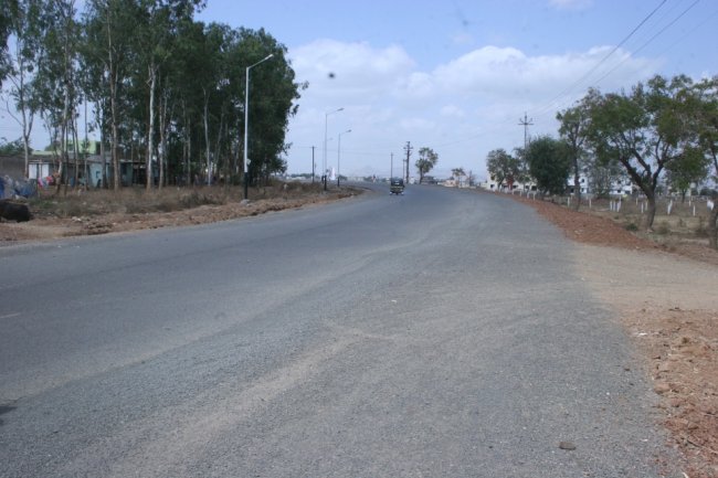 जिथे रस्ते बनतात तेथे विकासाचा ओघ सुरु होतो. रोजगार निर्माण होतो. सुविधा निर्माण होतात, रस्ता तो मग सोसायटीचा 	असो परिसराचा असो किंवा महामार्ग असो त्यासाठी आग्रही राहायला हव.